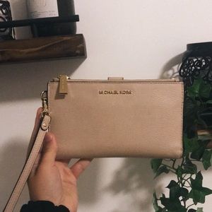 Michael Kors Double zip wallet